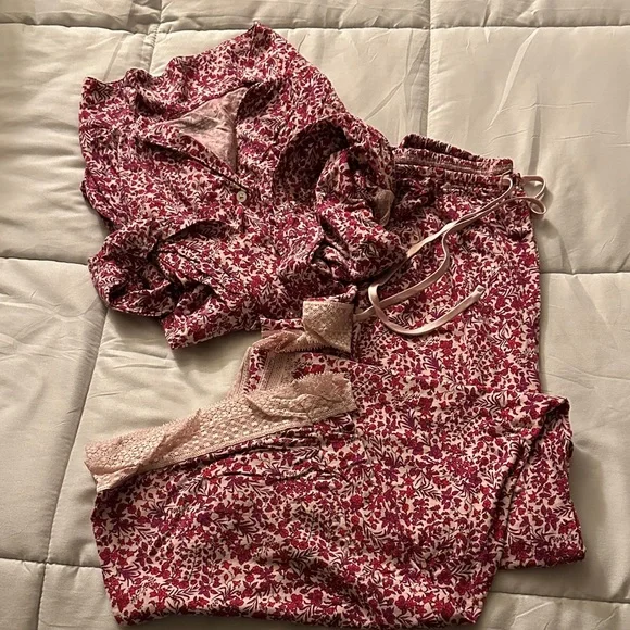 Victoria's Secret Red and Cream Floral Pajama Set - Picture 1 of 5